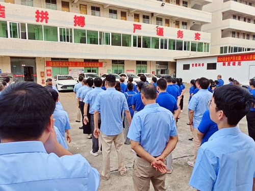 以查找身边安全隐患为准绳，全面落实全员安全生产责任