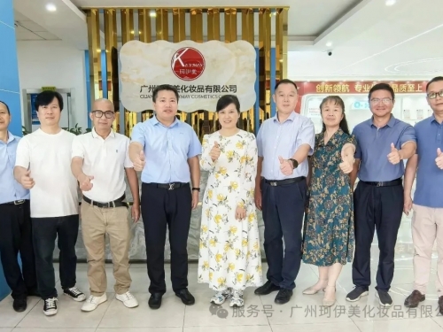与母校老师深入沟通　共同开创美好的明天
